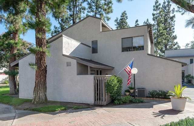 3 Bedroom Townhome: Prime Location with Pool, Clubhouse and More! photos photos