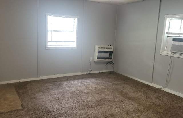 PRE-LEASING!! Two Bedroom/ One Bathroom House Gallery 3
