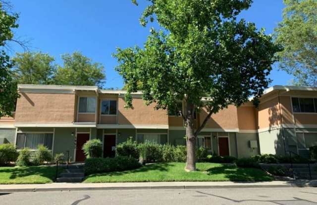 Remodeled Large 4 Bedroom 2 Bath Condo in Central Davis - 1559 Drake Drive, Davis, CA 95616