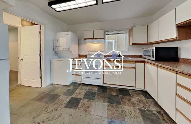 Pet-Friendly Ground-Floor 1BD/1BA Near Manitou Park - Parking & Washer/Dryer Included Gallery 3