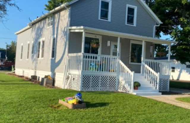 609 Menasha Street - 609 photos photos