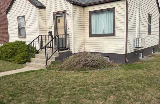 Charming 2-Bedroom Upper-Level Home with Detached Garage Gallery 1