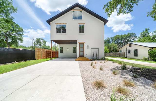 Gorgeous Newer Build 3 bedroom, 2.5 bathroom home in Westgate!!! photos photos