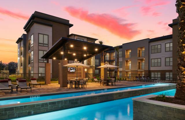Lake Walk at Traditions Apartments photos photos