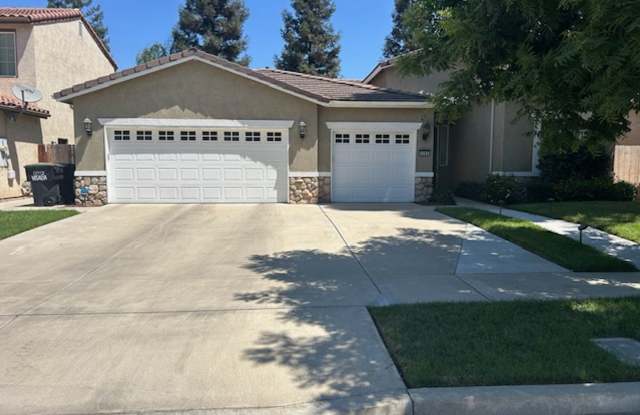 Beautiful Home with a 3 Car Garage. photos photos