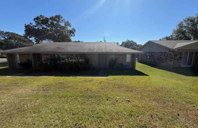 1106 FAIRMONT - 1106 West Fairmont Street, Longview, TX 75604 1106 FAIRMONT - 1106 West Fairmont Street, Longview, TX 75604