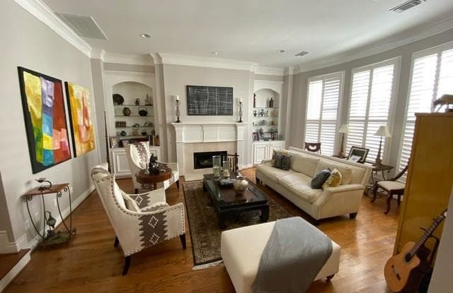 196 Oak Place Drive - 196 Oak Place, Houston, TX 77006