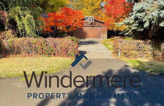 203 Hope Street - Plus Bonus Room, Large Family Room, Spacious Yard with Running Creek photos photos