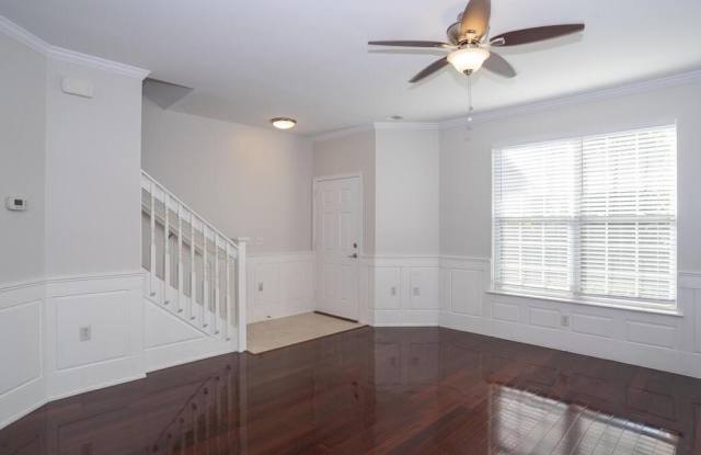 2028 Smallbrooke Court Gallery 3