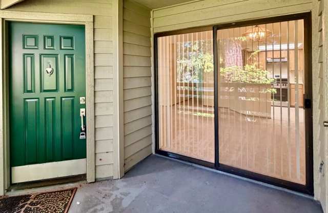 $500-off 1-month's rent! 2 Bed / 2 Bath Downtown Bellevue condo $2,895/month Gallery 4