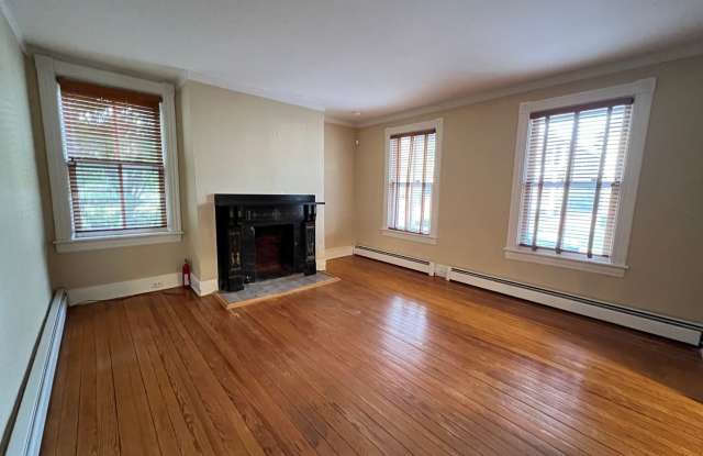 Quintessential Olde Towne living at its finest!  Two Bedroom  One Bath Single Family Home in Olde Towne Gallery 4