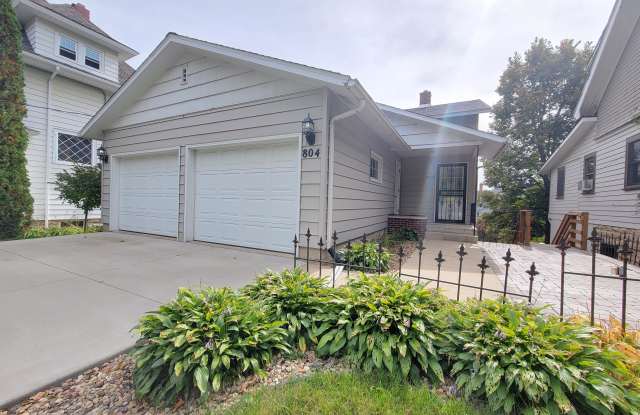 804 4th Street Southwest - 3 photos photos
