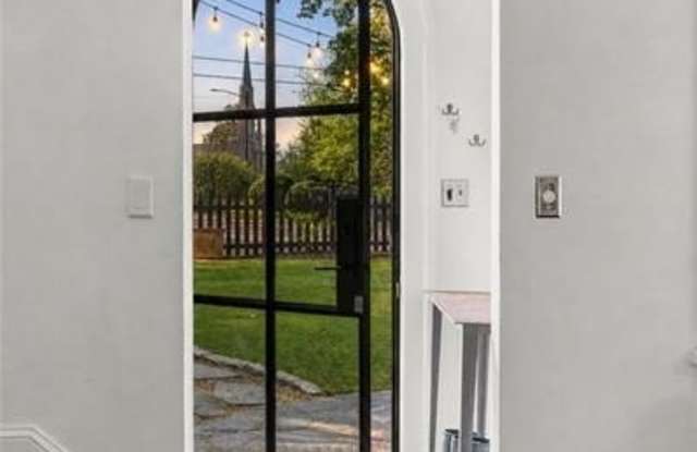 578 Montgomery Ferry Road Gallery 3