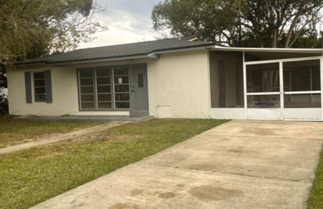 3 Bed 1 Bath House in Deltona Pet Friendly with fenced in yard an huge screened in porch area only $600 security deposit - 1465 North Page Drive, Deltona, FL 32725