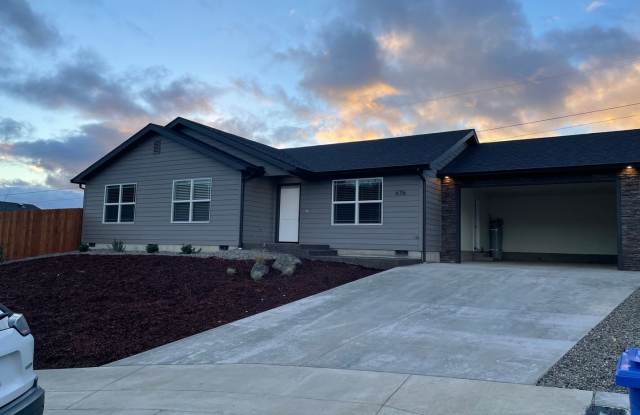 Newer 3 bedroom 2 bath house in Winston - 676 Southeast Brush Court, Winston, OR 97496 Newer 3 bedroom 2 bath house in Winston - 676 Southeast Brush Court, Winston, OR 97496