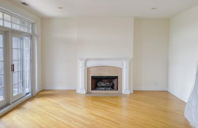 2927 North Southport Ave. Gallery 2