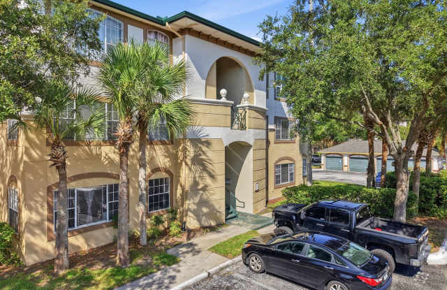 Spacious 1-Bedroom Condo with Screened Balcony & Community Pool Gallery 1