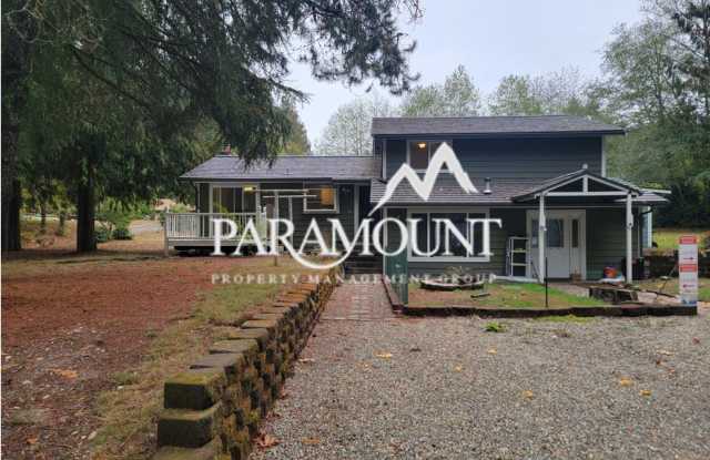 Updated 3 Bedroom Duplex! photos photos