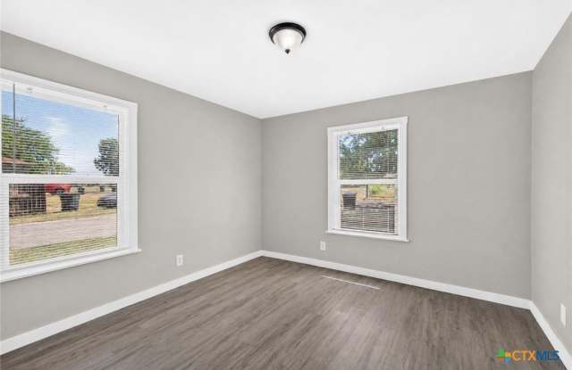 921 Stetson Avenue Gallery 2