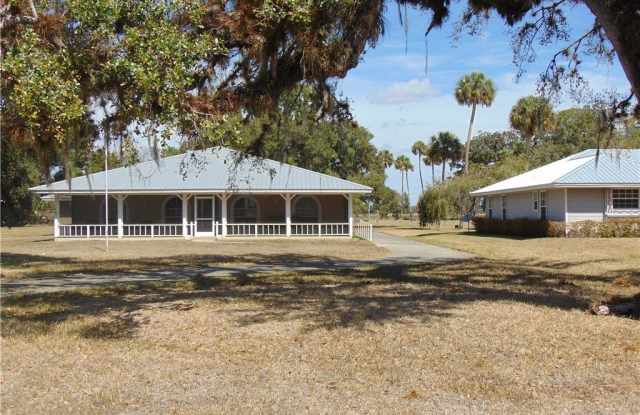 1092 Riverbend Drive Gallery 2