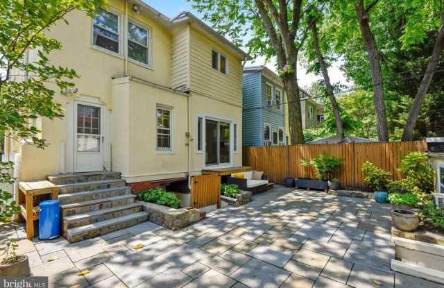 3811 NW VEAZEY ST NW Gallery 2