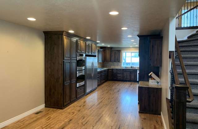 Beautiful 5 Bed/3.5 bath in Bountiful! Gallery 3