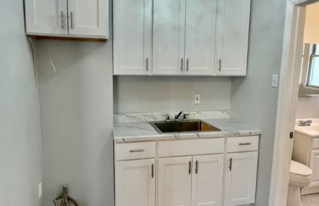247 Duncan Ave 3W - 247 Duncan Avenue, Jersey City, NJ 07306