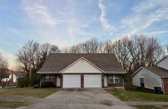 884 South Green Point Trce - 884 South Green Point Trce, Fayetteville, AR 72704