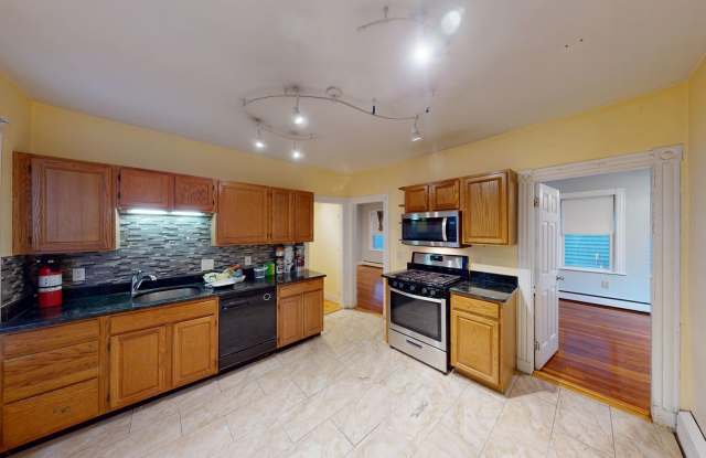 Spacious 3 Bed in South Boston | Hardwood Floors | Available 9/1 photos photos