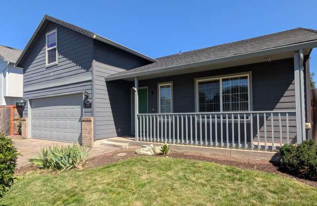 Great 3 bed/2bath home with bonus space and fenced in yard! photos photos