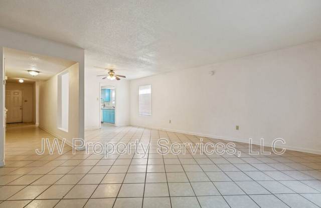 2512-2514 Caswell Ln Gallery 3