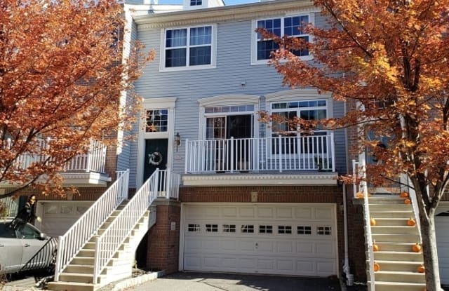 8 ALEXANDER CT - 8 Alexander Court, Jersey City, NJ 07305
