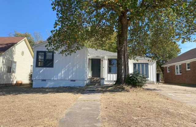 1303 College Street photos photos