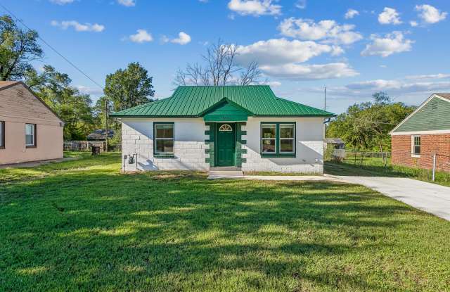 2919 E Maplewood Dr Gallery 1