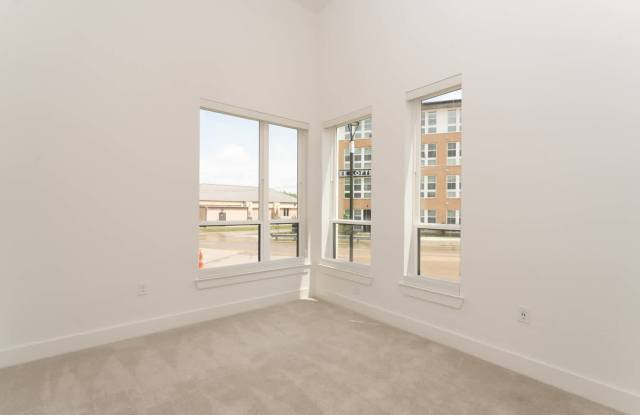 Lyle Apartments Gallery 2
