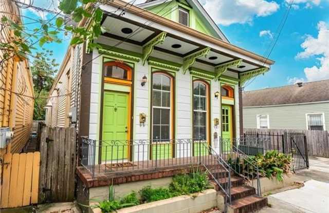 2748 DUMAINE Street photos photos