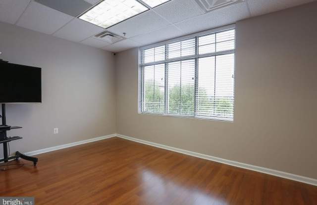 19420 GOLF VISTA Plaza Gallery 4