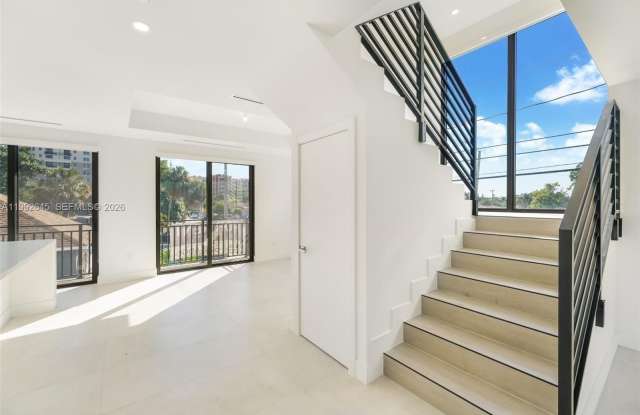 3345 SW 22nd Ter photos photos