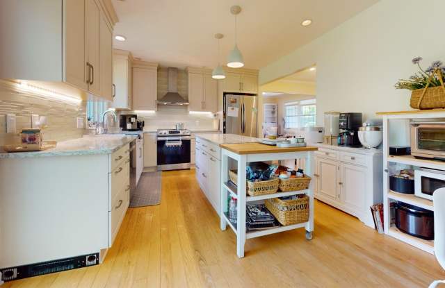 118 Simsbury Drive Gallery 2
