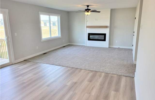 "Unveiling Tranquil Living: Explore Our New 4BR, 2.5BA Haven with 1595 sq ft!" Gallery 4