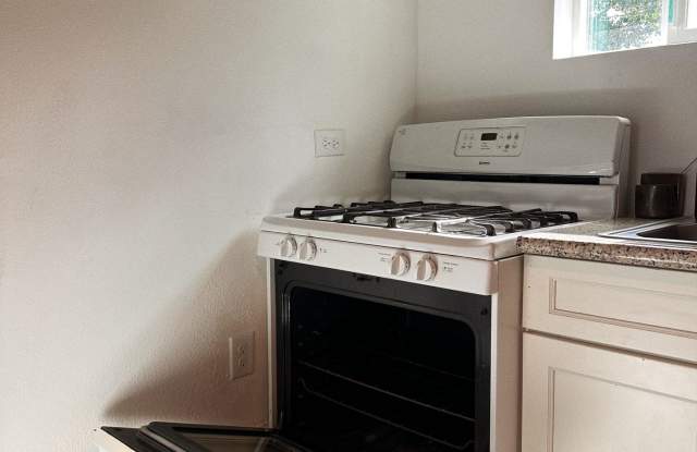1 Bedroom/1 Bathroom Guest House in Pittsburg photos photos
