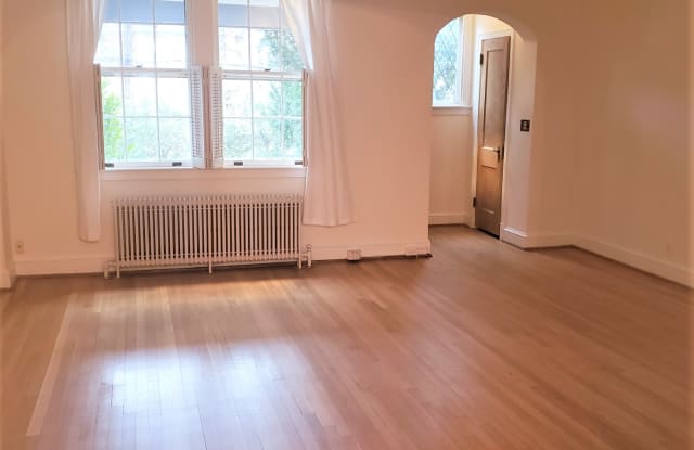3829 Calvert Street NW Gallery 3