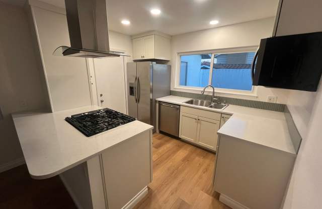 Remodeled 3 Bed / 2 Bath Single-Family Home | Garage, Big yard photos photos