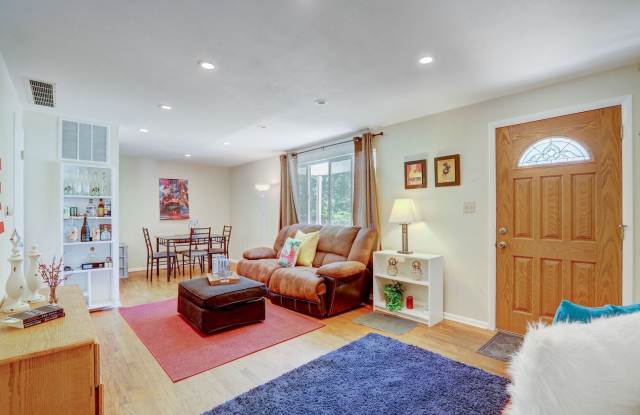 PRE-LEASE 4 BED 2 BATH – Updated Brick Home Near CU & Boulder Creek Path | Available August 2026 Gallery 3