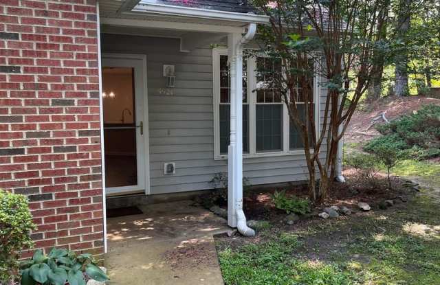 Charming 2BR End Unit Townhome in Raleigh photos photos