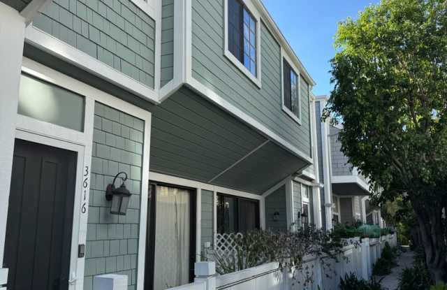 Gorgeous Venice Townhouse w/Upgrades Galore close to Beach+Canals w/Laundry+Garage+Pool photos photos