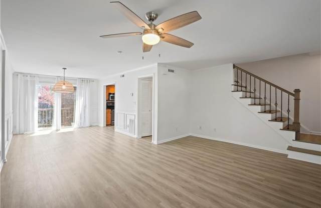 2825 Northeast Expressway Gallery 2