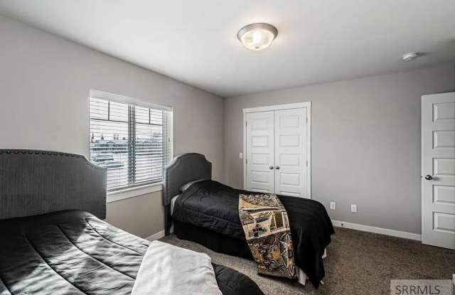 780 Trails End photos photos