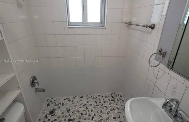 5203 SW 102nd Ct - 5203 Southwest 102nd Court, Westwood Lakes, FL 33165