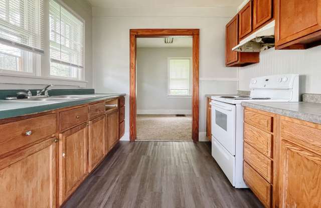 1920 S Gharkey St: Coming Soon! Pet-Friendly 2 Bedroom Home Near Downtown Muncie! W/D Hookups! Gallery 3